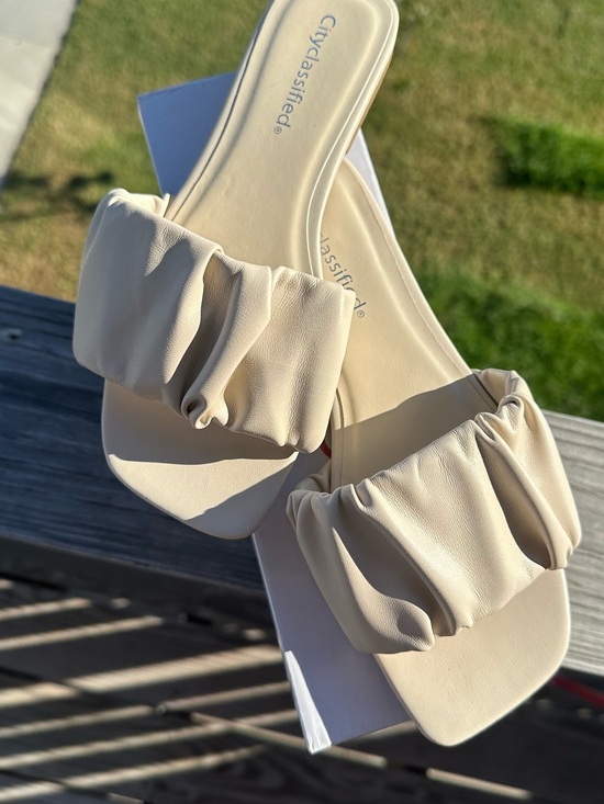 Cityclassified Shoes - Cityclassified Neutral Ruched Slide Sandals in Cream